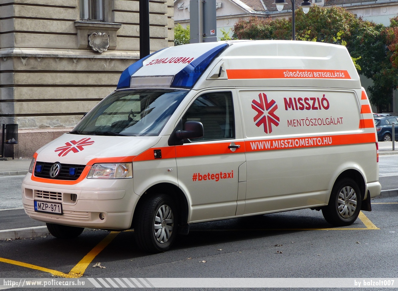 Volkswagen Transporter T5, Misszió Mentõszolgálat, fotó: balzolt007
Keywords: magyar Magyarország mentő mentőautó Hungary hungarian ambulance MZP-971