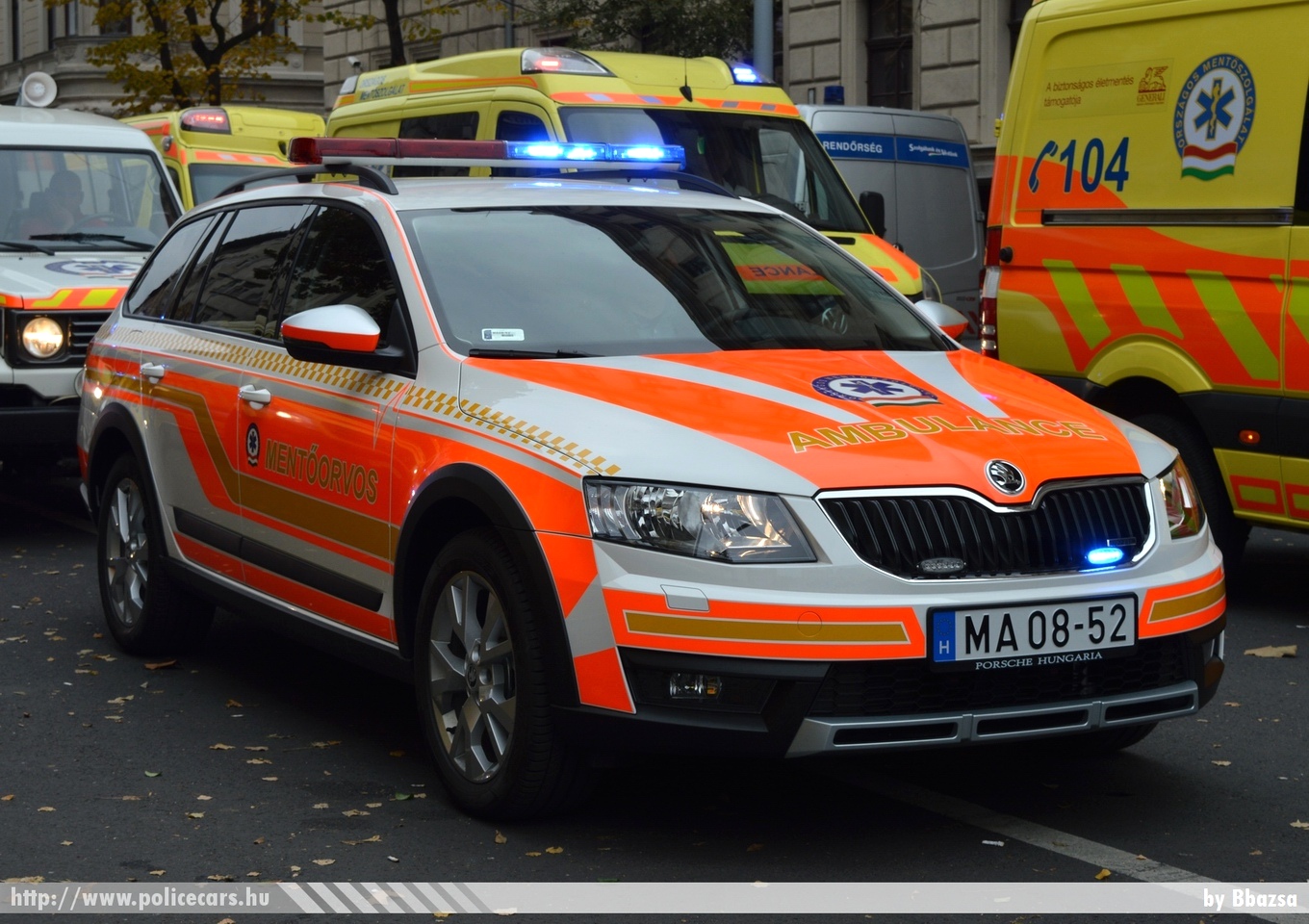 Skoda Octavia Combi III Scout, Országos Mentõszolgálat, MOK, fotó: Bbazsa
Keywords: magyar Magyarország mentő mentőautó Hungary hungarian ambulance MA08-52
