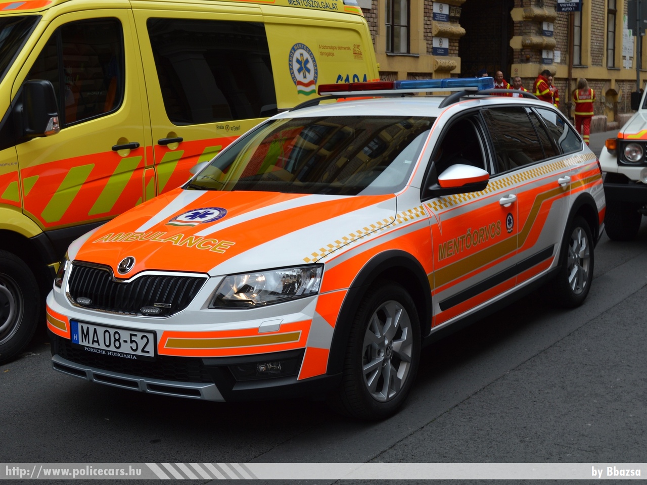 Skoda Octavia Combi III Scout, Országos Mentõszolgálat, MOK, fotó: Bbazsa
Keywords: magyar Magyarország mentő mentőautó Hungary hungarian ambulance MA08-52