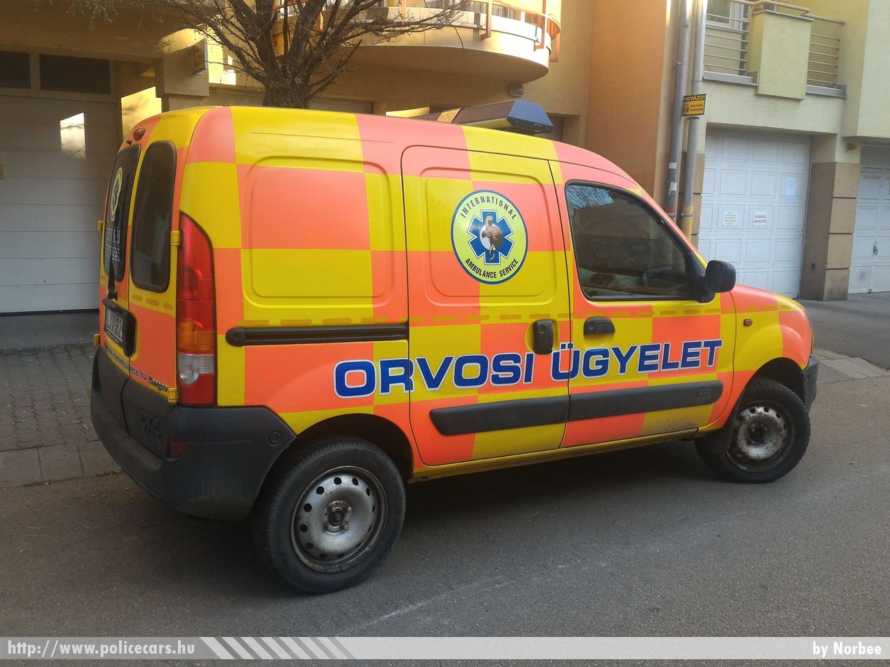 Renault Kangoo 4x4, orvosi ügyelet, Budapest, International Ambulance Service Kft., fotó: Norbee
Keywords: mentő mentőautó magyar Magyarország LXX-829 ambulance hungarian Hungary