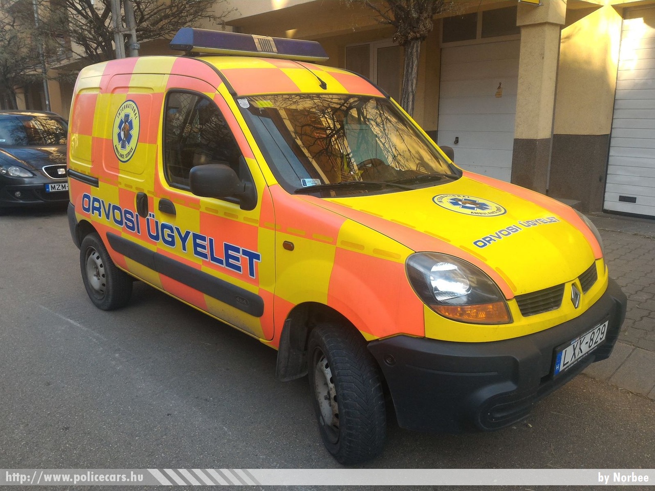 Renault Kangoo 4x4, orvosi ügyelet, Budapest, International Ambulance Service Kft., fotó: Norbee
Keywords: mentő mentőautó magyar Magyarország LXX-829 ambulance hungarian Hungary