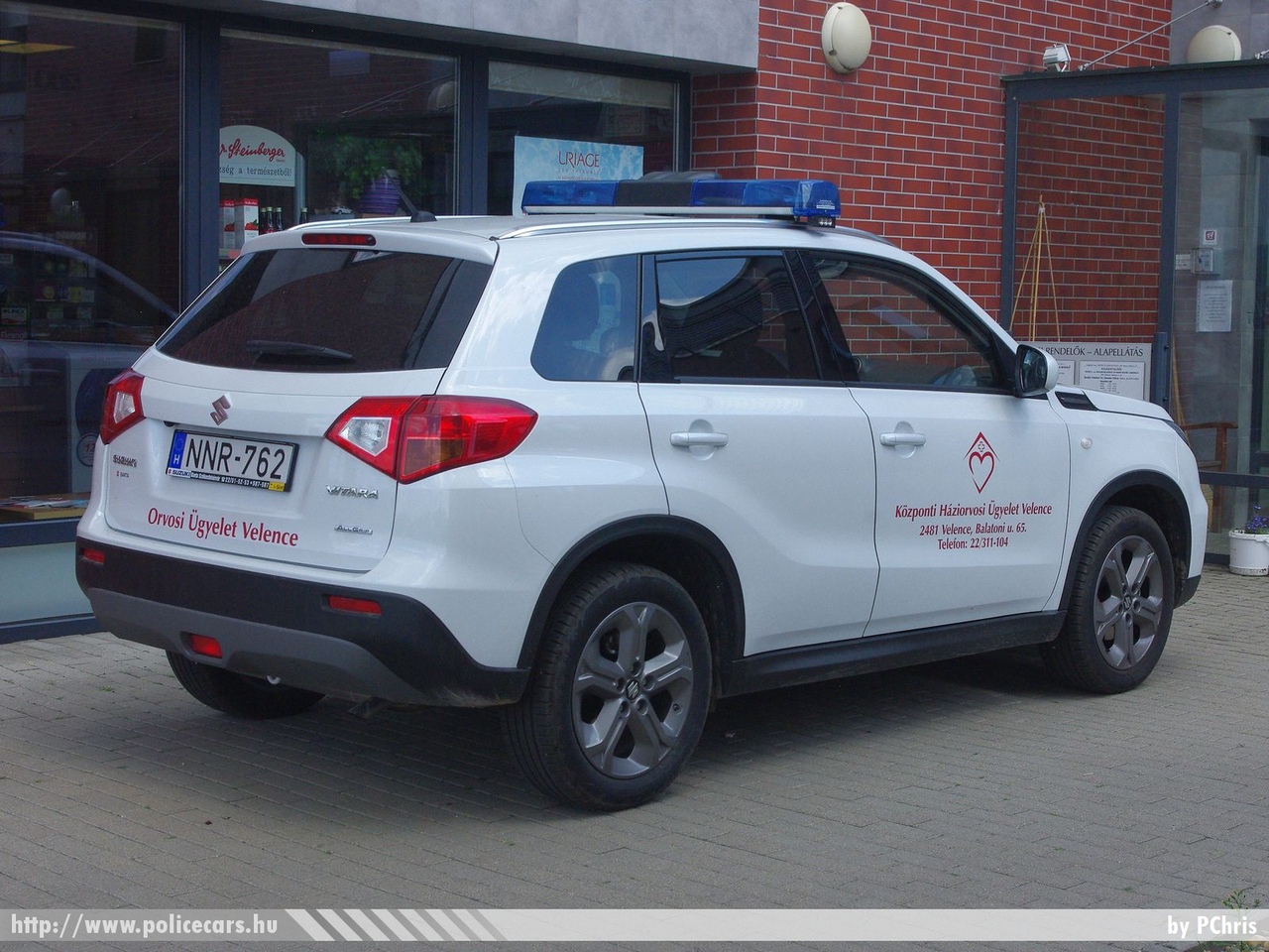 Suzuki Vitara, orvosi ügyelet, Velence, fotó: PChris
Keywords: mentő mentőautó magyar Magyarország ambulance hungarian Hungary NNR-762