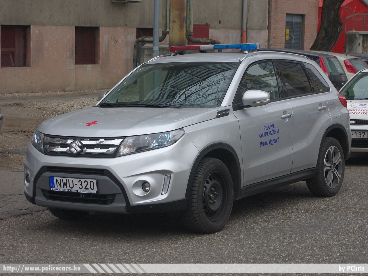 Suzuki Vitara, orvosi ügyelet, Budapest, Heim Pál Gyermekkórház, fotó: PChris
Keywords: mentő mentőautó magyar Magyarország ambulance hungarian Hungary NWU-320