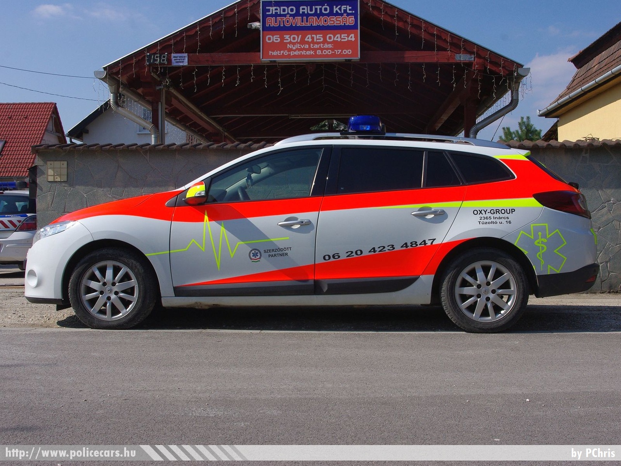 Renault Megane Grand Tour, MOK, Oxy-Group Egészségügyi Szolgáltató Kft., fotó: PChris
Keywords: mentő mentőautó magyar Magyarország ambulance hungarian Hungary LTD-625