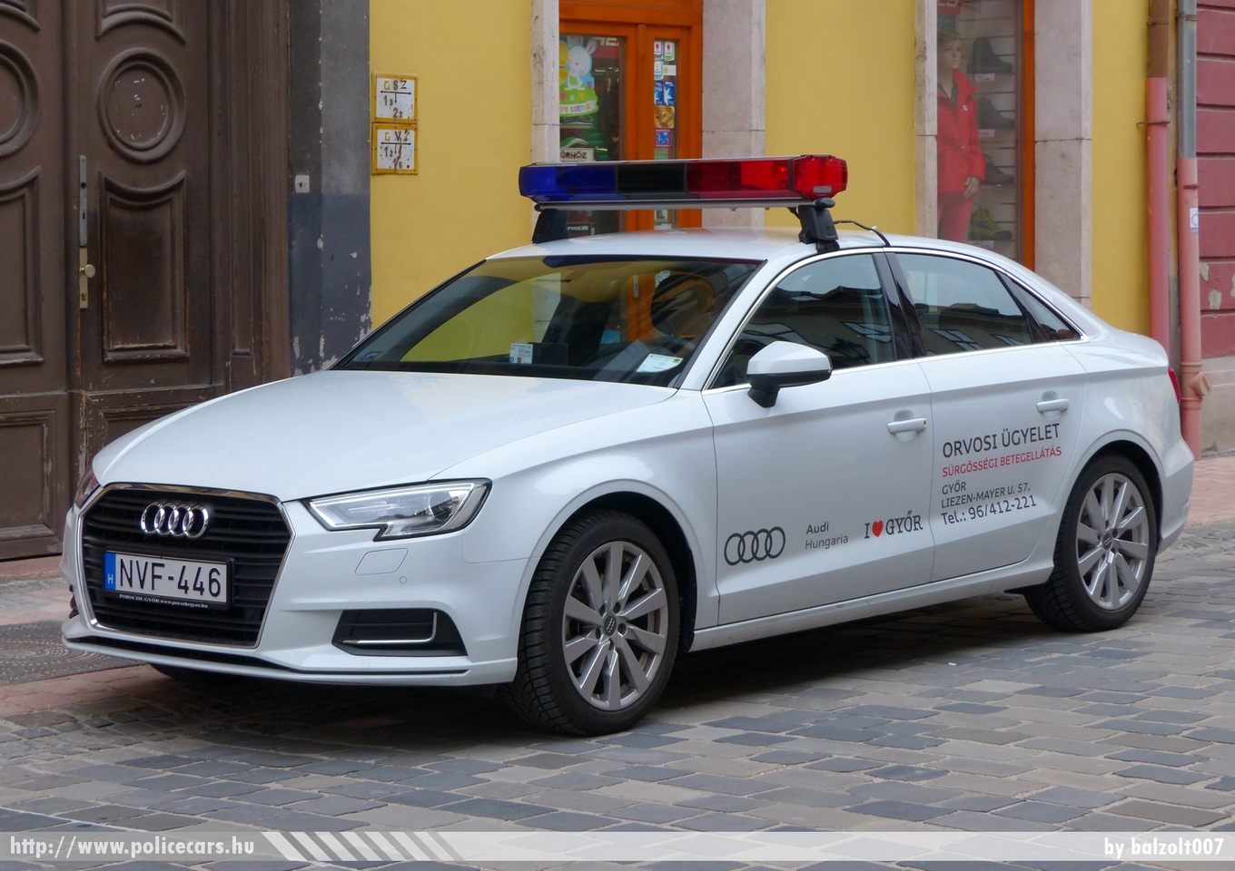 Audi A3 limousine, orvosi ügyelet, Gyõr, fotó: balzolt007
Keywords: mentő mentőautó magyar Magyarország ambulance hungarian Hungary NVF-446