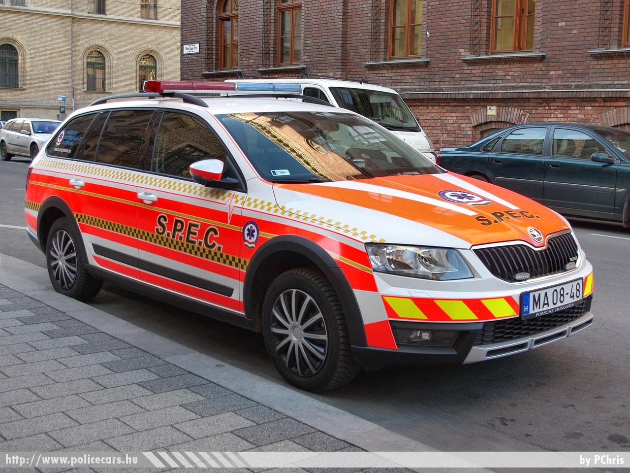 Skoda Octavia Combi III Scout, Országos Mentõszolgálat S.P.E.C., fotó: PChris
Keywords: mentő mentőautó magyar Magyarország MA08-48 ambulance hungarian Hungary