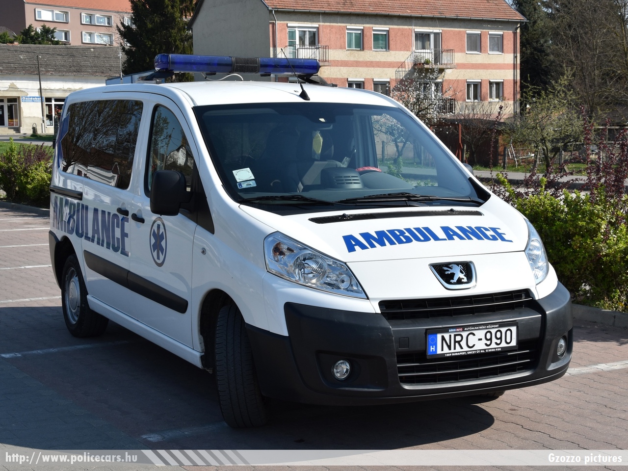 Peugeot Expert, Hollósi és Társai Bt., fotó: Gzozzo pictures
Keywords: mentő mentőautó magyar Magyarország NRC-990 ambulance hungarian Hungary