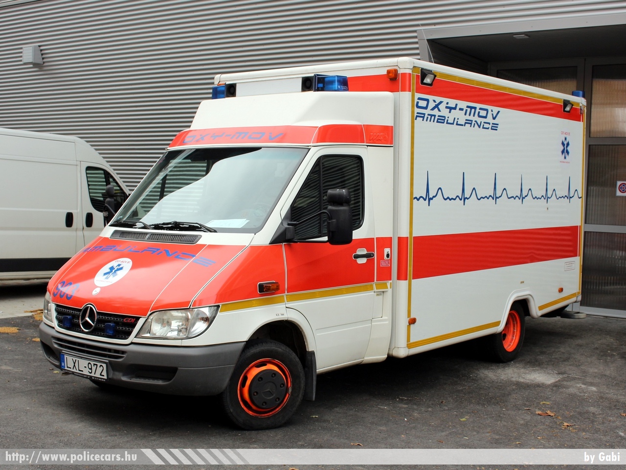 Mercedes Sprinter, Oxy - Mov Bt., fotó: Gabi
Keywords: magyar Magyarország mentő mentőautó Hungary hungarian ambulance LXL-972