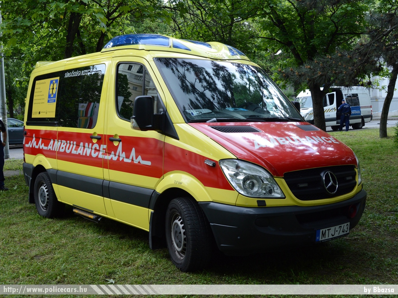 Mercedes Sprinter, Falconmed, fotó: Bbazsa
Keywords: magyar Magyarország mentő mentőautó Hungary hungarian ambulance MTJ-743