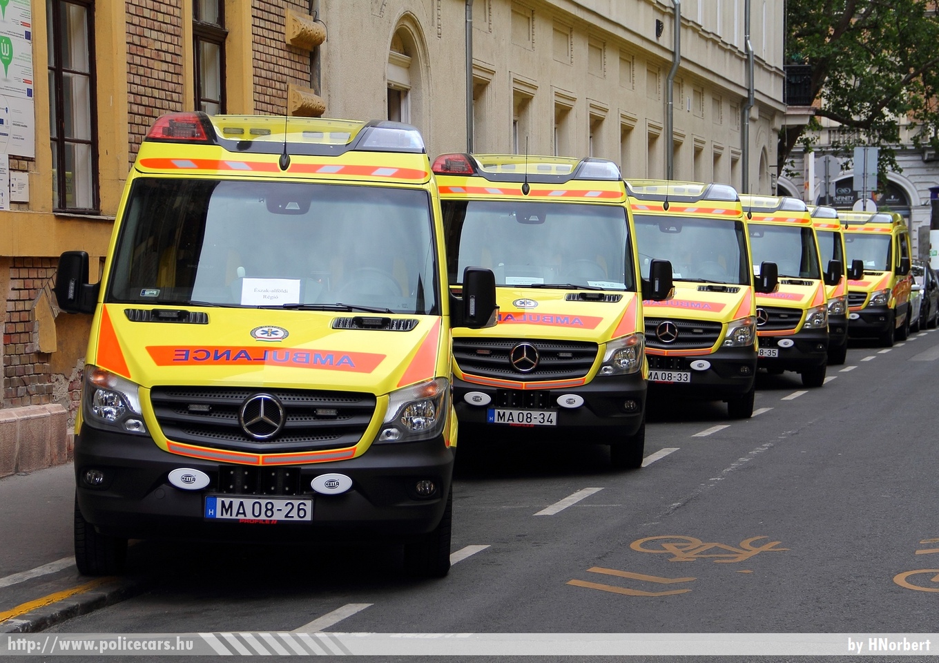 Mercedes-Benz Sprinter II facelift 316CDI Profile, Heros, Országos Mentõszolgálat, fotó: HNorbert
Keywords: magyar Magyarország mentő mentőautó OMSZ Hungary hungarian ambulance MA08-26 MA08-34 MA08-33 MA08-35