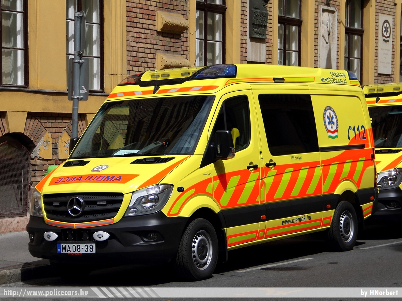 Mercedes-Benz Sprinter II facelift 316CDI Profile, Heros, Országos Mentõszolgálat, fotó: HNorbert
Keywords: MA08-38 magyar Magyarország mentő mentőautó OMSZ Hungary hungarian ambulance 