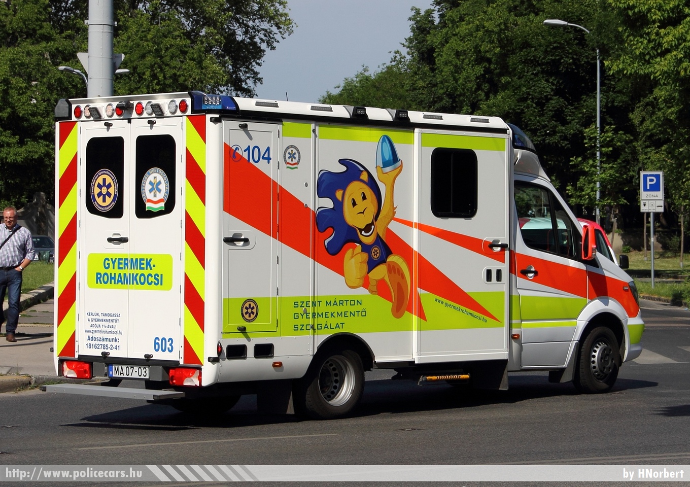 Mercedes Sprinter II facelift, Szent Márton Gyermekmentõszolgálat, fotó: HNorbert
Keywords: magyar Magyarország mentő mentőautó Hungary hungarian ambulance MA07-03