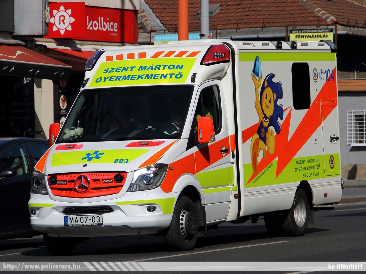 Mercedes Sprinter II facelift, Szent Márton Gyermekmentõszolgálat, fotó: HNorbert
Keywords: magyar Magyarország mentő mentőautó Hungary hungarian ambulance MA07-03