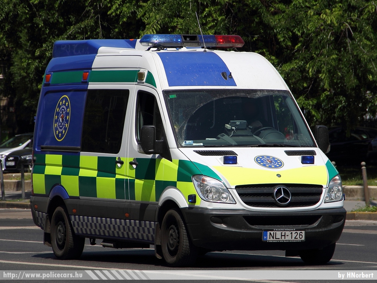 Mercedes - Benz Sprinter, Inter-Európa Mentõszolgálat, fotó: HNorbert
Keywords: magyar Magyarország mentő mentőautó Hungary hungarian ambulance NLH-126
