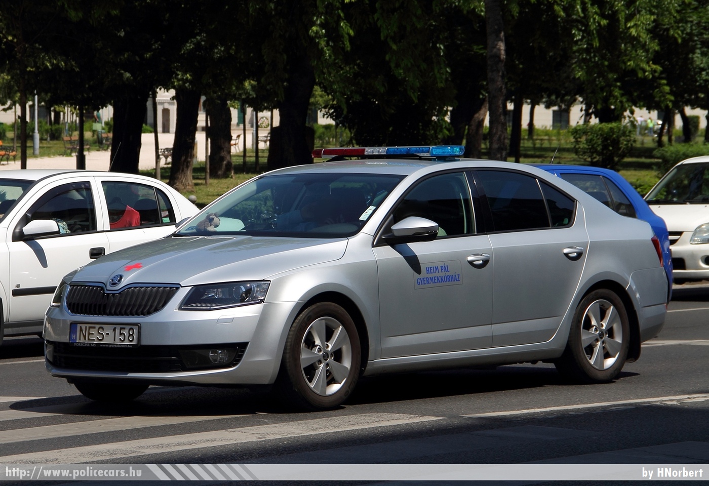 Skoda Octavia III, Heim Pál Kórház gyermekorvosi ügyelet, Budapest, fotó: HNorbert
Keywords: mentő mentőautó magyar Magyarország Hungary hungarian ambulance NES-158