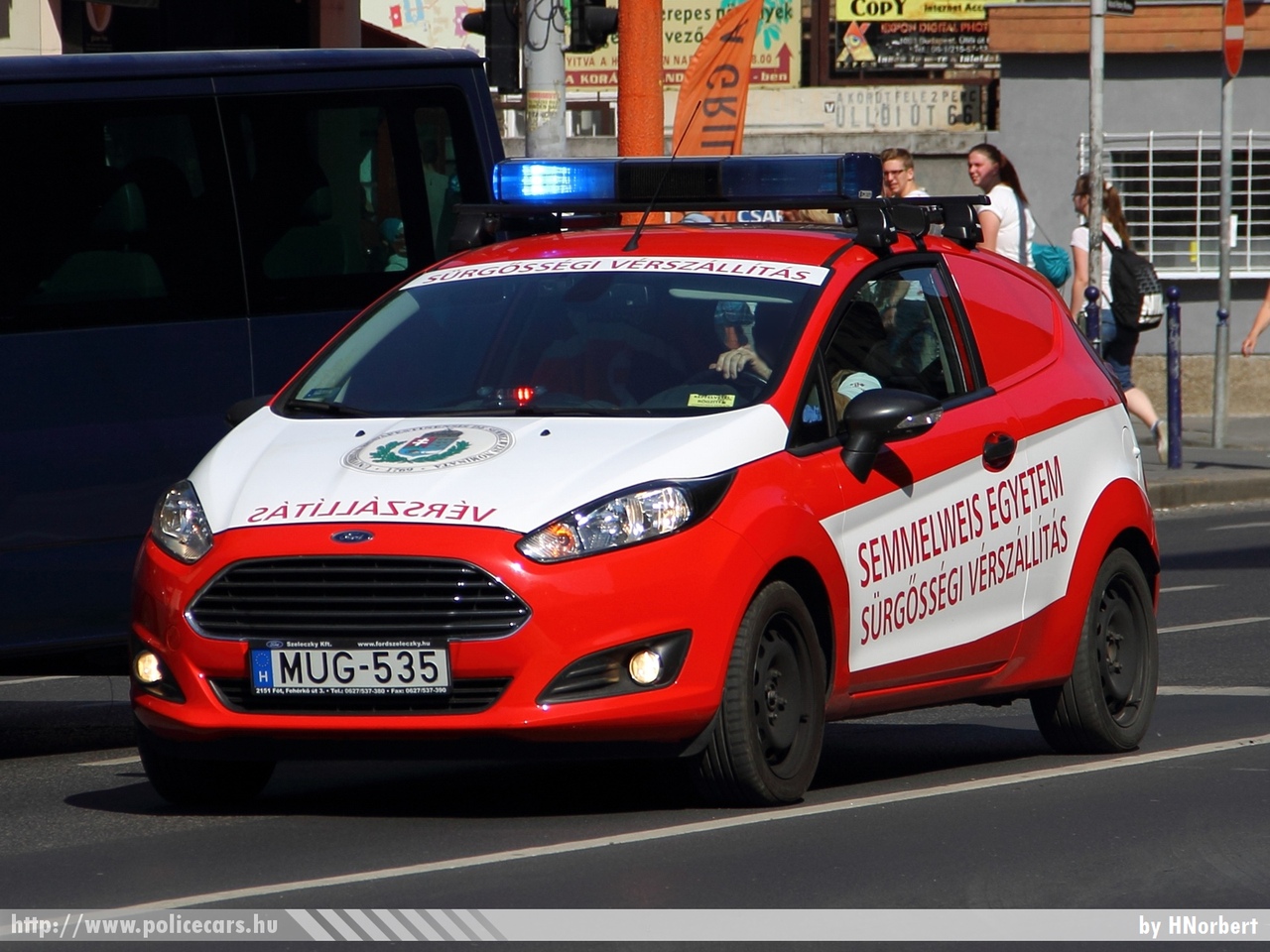 Ford Fiesta, sürgõsségi vérszállítás, Semmelweis Egyetem, fotó: HNorbert
Keywords: mentő mentőautó magyar Magyarország MUG-535 ambulance hungarian Hungary