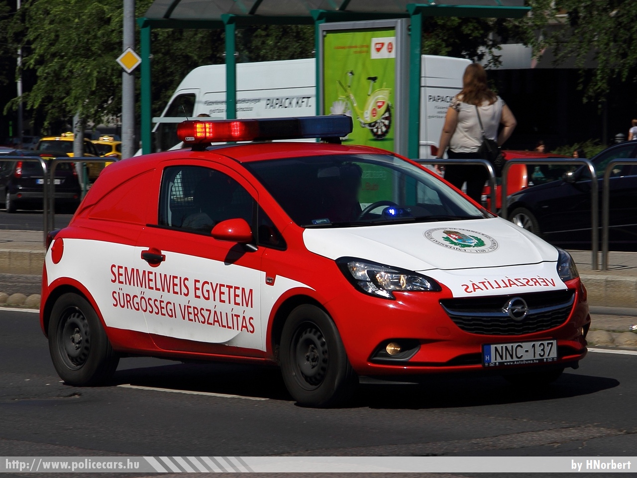 Opel Corsa, sürgõsségi vérszállítás, Semmelweis Egyetem, fotó: HNorbert
Keywords: magyar Magyarország mentő mentőautó Hungary hungarian ambulance NNC-137