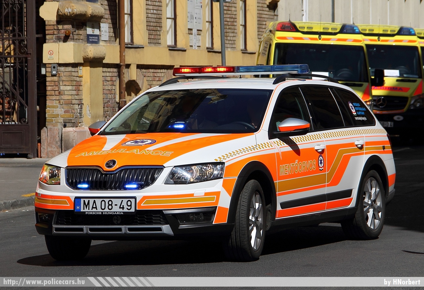 Skoda Octavia Combi III Scout, Országos Mentõszolgálat, MOK, fotó: HNorbert
Keywords: magyar Magyarország mentő mentőautó Hungary hungarian ambulance MA08-49
