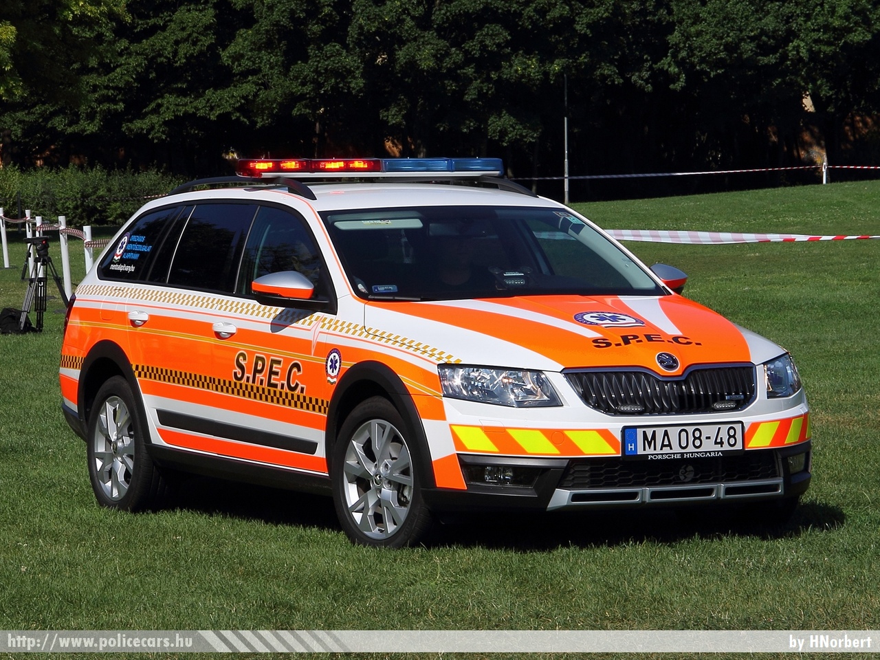Skoda Octavia Combi III Scout, Országos Mentõszolgálat S.P.E.C., fotó: HNorbert
Keywords: mentő mentőautó magyar Magyarország MA08-48 ambulance hungarian Hungary