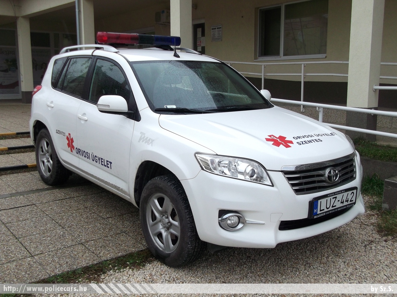 Toyota RAV4, orvosi ügyelet, Szentes, fotó: Sz.S.
Keywords: magyar Magyarország mentő mentőautó Hungary hungarian ambulance LUZ-442