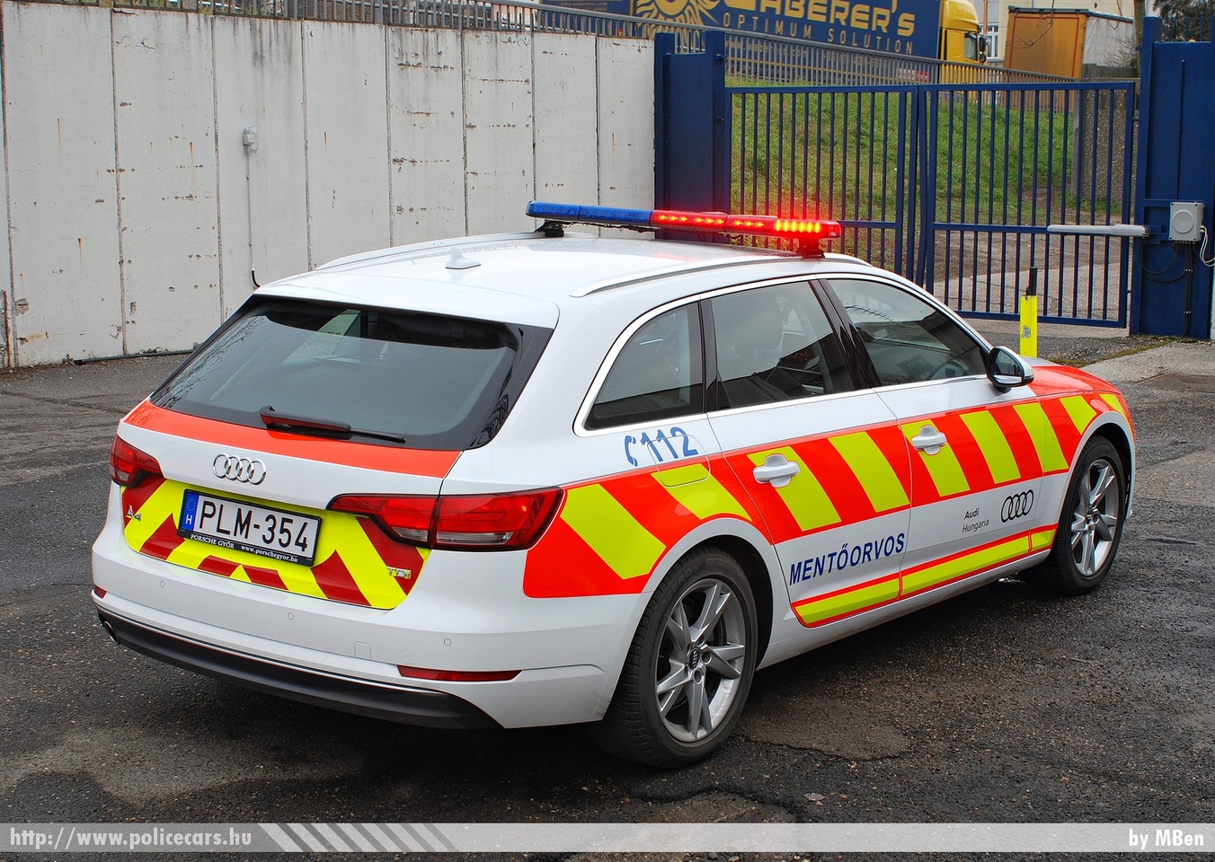Audi A4 Avant, Országos Mentõszolgálat, Gyõr, fotó: MBen
Keywords: magyar Magyarország mentő mentőautó Hungary hungarian ambulance PLM-354