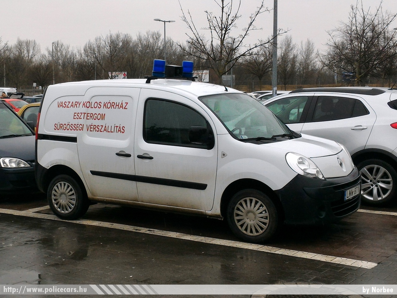 Renault Kangoo, vérszállítás, Vaszary Kolos kórház,Esztergom, fotó: Norbee
Keywords: LMW-871 magyar Magyarország mentő mentőautó Hungary hungarian ambulance