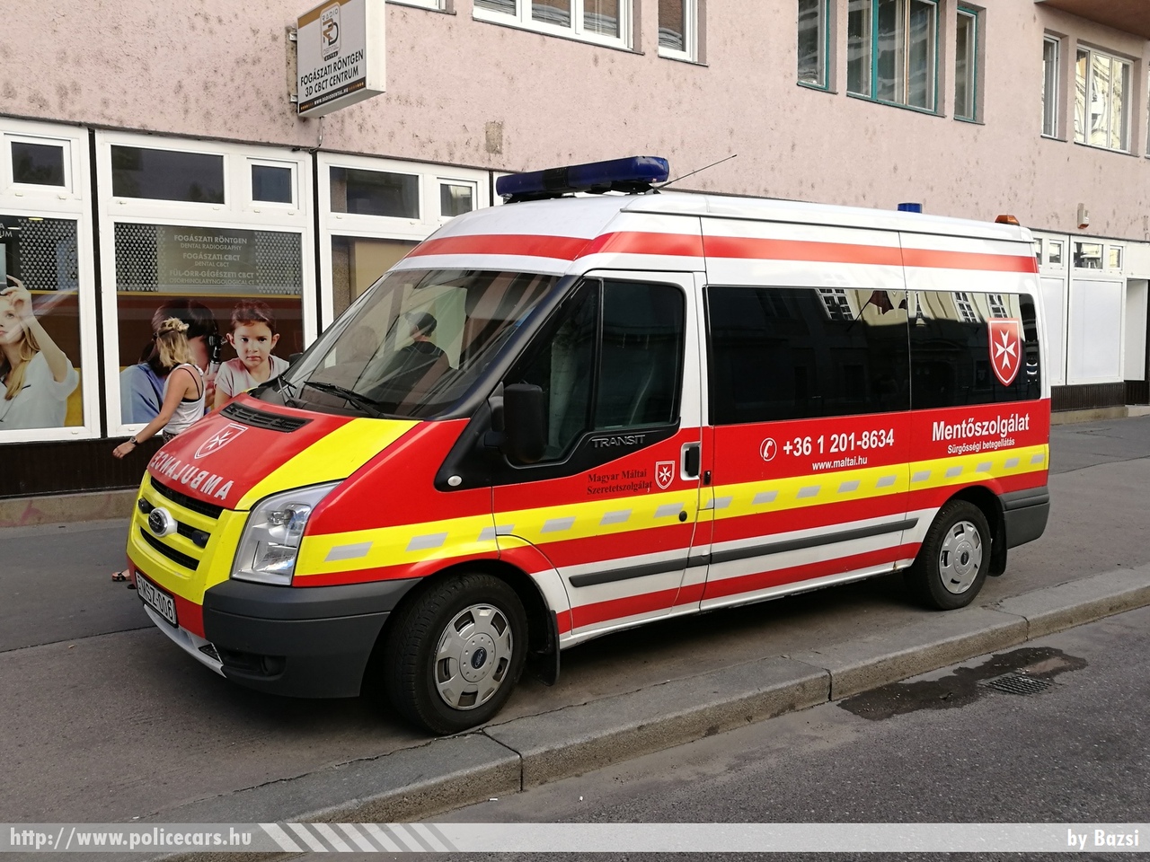 Ford Transit, Magyar Máltai Szeretetszolgálat Mentõszolgálat, fotó: Bazsi
Keywords: mentő mentőautó magyar Magyarország hungarian Hungary ambulance MSZ-006