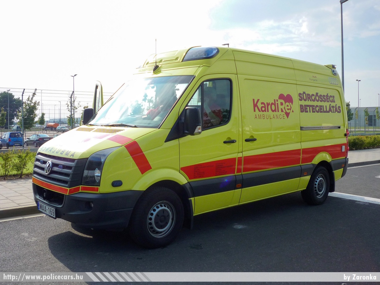 Volkswagen Crafter, Kardirex Ambulance (Audi Hungaria Motor Kft.), fotó: Zaronka
Keywords: mentő mentőautó magyar Magyarország hungarian Hungary ambulance MAA-169