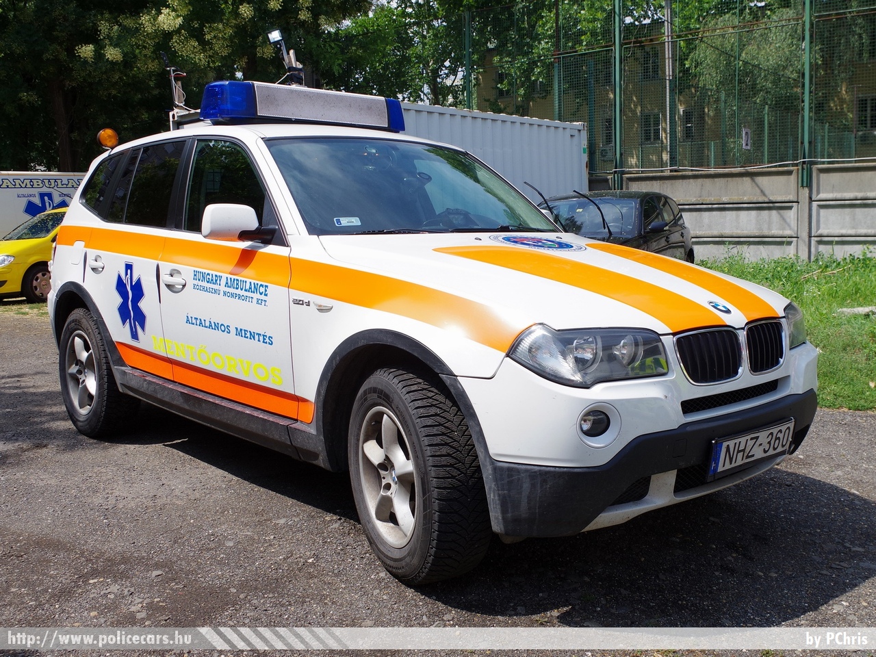 BMW X3, Hungary Ambulance Kft., fotó: PChris
Keywords: magyar Magyarország mentő mentőautó Hungary hungarian ambulance NHZ-360