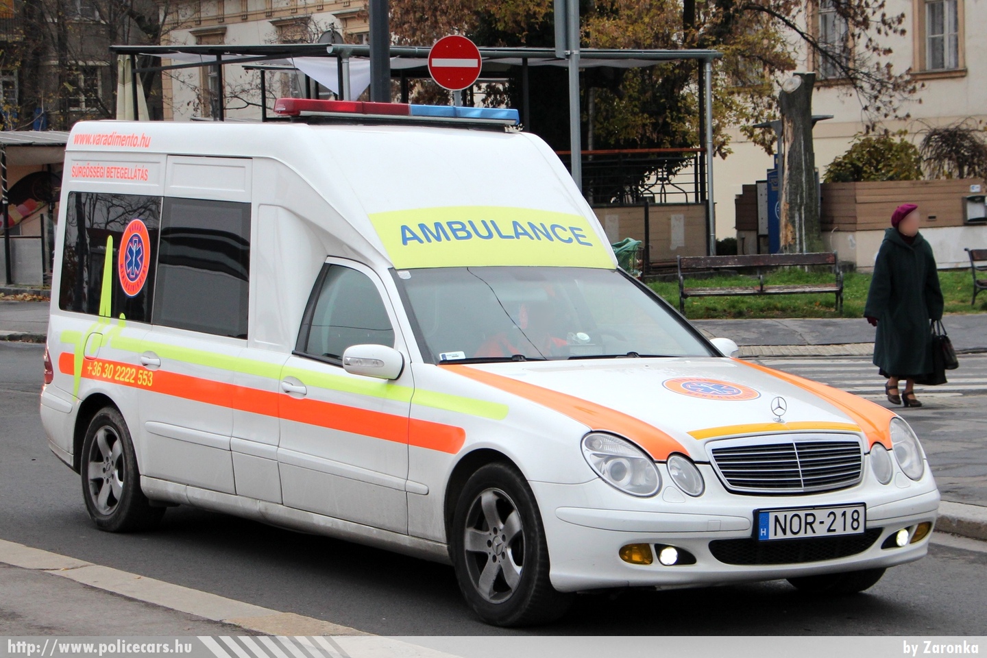 Mercedes E, Váradi Mentõszolgálat Kft., fotó: Zaronka
Keywords: mentő mentőautó magyar Magyarország hungarian Hungary ambulance NOR-218