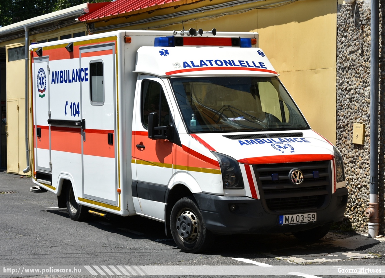 Volkswagen Crafter, Országos Mentõszolgálat, fotó: Gzozzo pictures
Keywords: magyar Magyarország mentő mentőautó OMSZ Hungary hungarian ambulance MA03-59