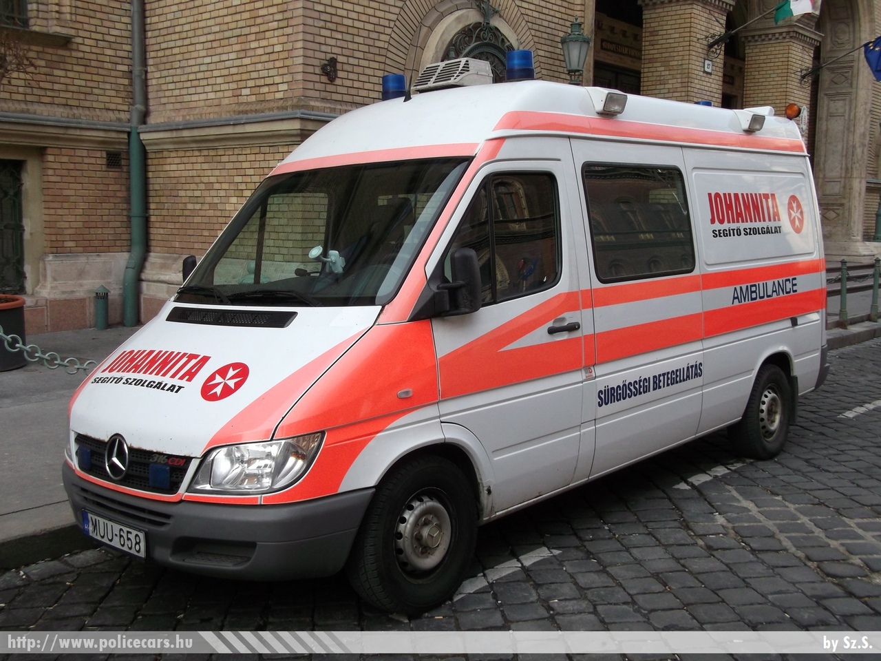 Mercedes-Benz Sprinter 316 CDI, Johannita Segítõ Szolgálat, fotó: Sz.S.
Keywords: mentő mentőautó magyar Magyarország hungarian Hungary ambulance MUU-658