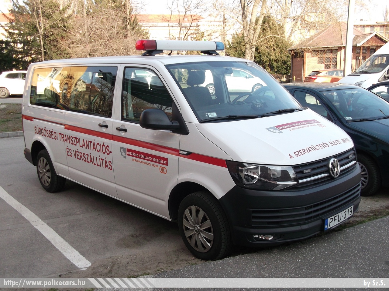 Volkswagen Transporter T6, Országos Vérellátó Szolgálat, vérszállítás, fotó: Sz.S.
Keywords: magyar Magyarország mentő mentőautó Hungary hungarian ambulance PFU-319