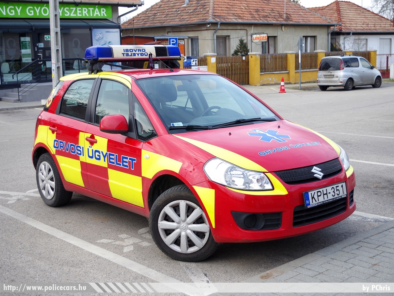 Suzuki SX4, orvosi ügyelet, Gyál, Inter-Ambulance Zrt., fotó: PChris
Keywords: magyar Magyarország mentő mentőautó Hungary hungarian ambulance KPH-351