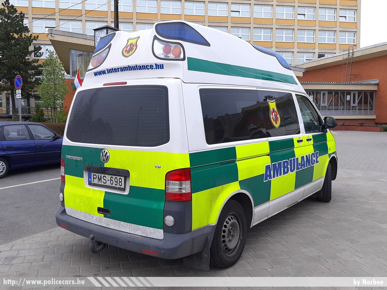 Volkswagen Transporter T5 facelift, International Ambulance Service Kft., fotó: Norbee
Keywords: mentő mentőautó magyar Magyarország hungarian Hungary ambulance PMS-698
