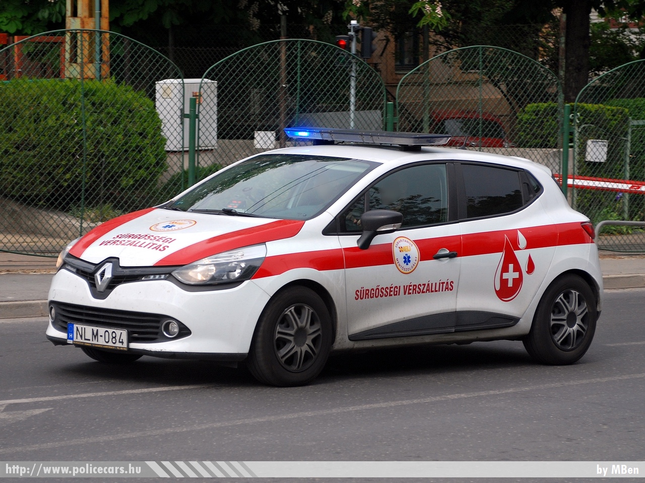 Renault Clio, vérszállítás, Samaritanus Mentõszolgálat, fotó: MBen
Keywords: magyar Magyarország mentő mentőautó Hungary hungarian ambulance NLM-084