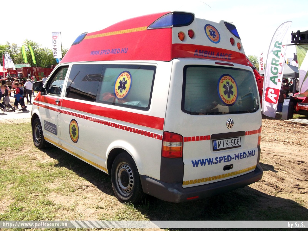 Volkswagen Transporter T5, Sped-Med Kft., fotó: Sz.S.
Keywords: mentő mentőautó magyar Magyarország hungarian Hungary ambulance MIK-906
