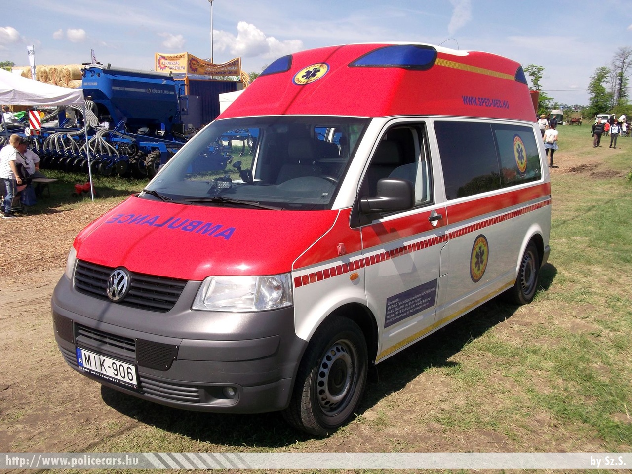 Volkswagen Transporter T5, Sped-Med Kft., fotó: Sz.S.
Keywords: mentő mentőautó magyar Magyarország hungarian Hungary ambulance MIK-906