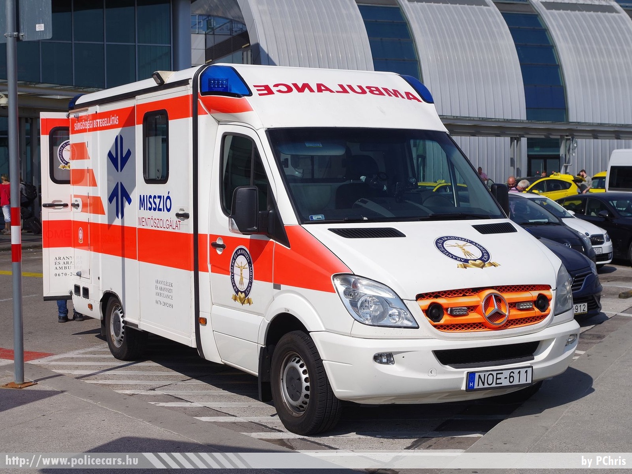 Mercedes Sprinter II, Misszió Mentõszolgálat, fotó: PChris
Keywords: mentő mentőautó magyar Magyarország hungarian Hungary ambulance NOE-611
