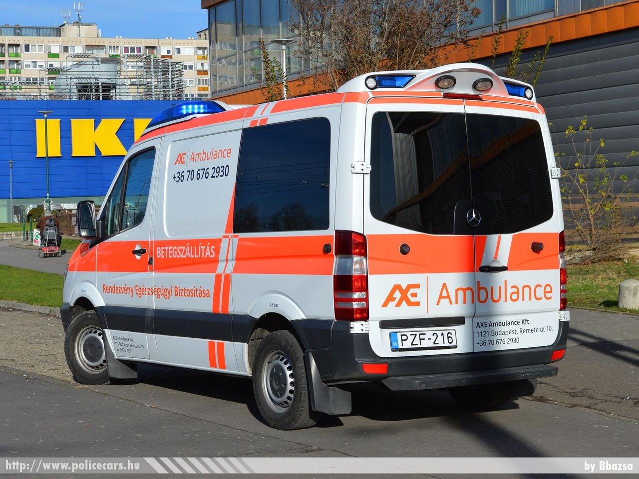 Mercedes Sprinter II, AXE Ambulance Kft., fotó: PChris
Keywords: mentő mentőautó magyar Magyarország hungarian Hungary ambulance PZF-216