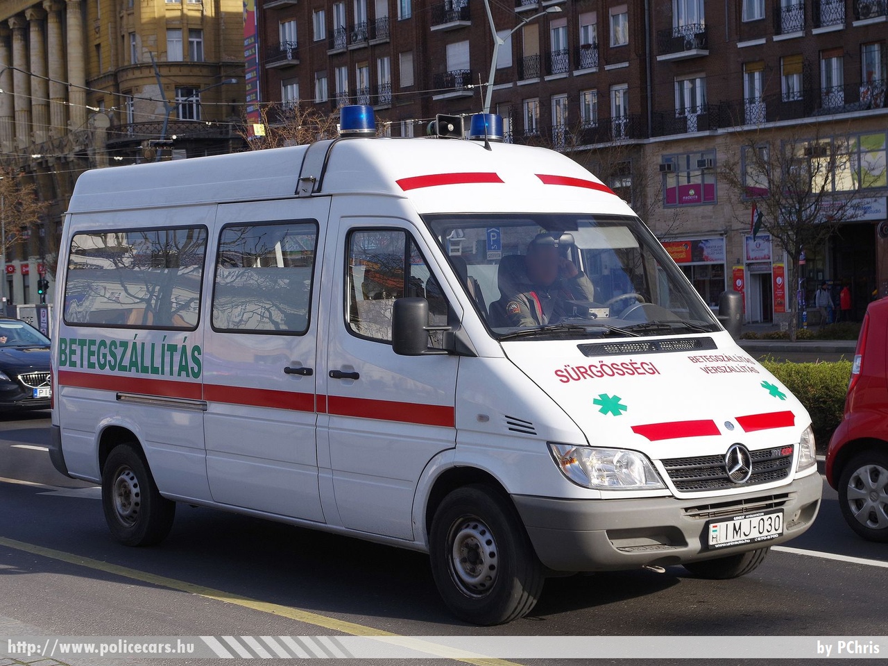 Mercedes Sprinter, fotó: PChris
Keywords: mentő mentőautó magyar Magyarország hungarian Hungary ambulance IMJ-030