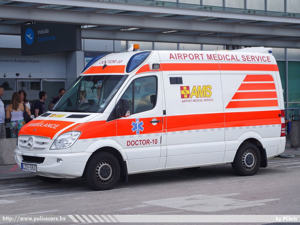 Mercedes-Benz Sprinter II Miesen, Airport Medical Service, AMS Assistance Kft., fotó: PChris
Keywords: mentő mentőautó magyar Magyarország hungarian Hungary ambulance LZY-560