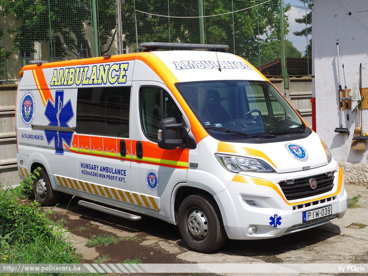 Fiat Ducato, Hungary Ambulance Közhasznú Nonprofit Kft., fotó: PChris
Keywords: mentő mentőautó magyar Magyarország hungarian Hungary ambulance PIW-039