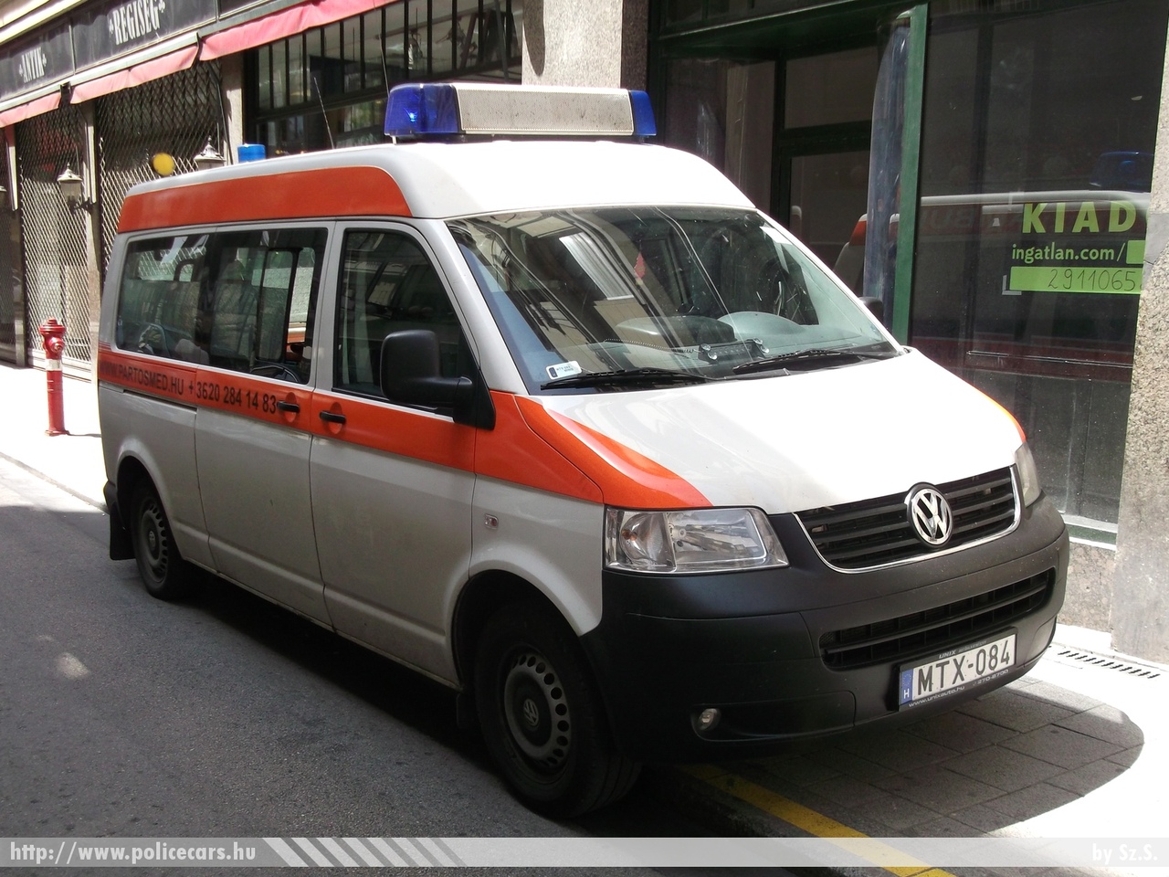 Volkswagen Transporter T5, Pártos-Med Kft., fotó: Sz.S.
Keywords: mentő mentőautó magyar Magyarország hungarian Hungary ambulance MTX-084