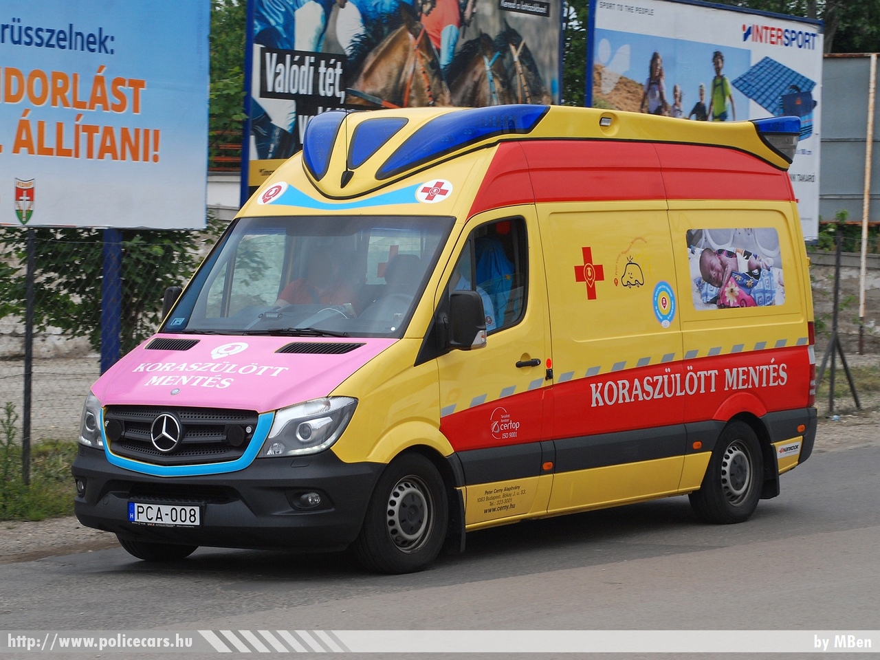 Mercedes Sprinter II facelift, Budapest, Peter Cerny Alapítvány, koraszülöttmentõ, fotó: MBen
Keywords: mentő mentőautó magyar Magyarország hungarian Hungary ambulance PCA-008