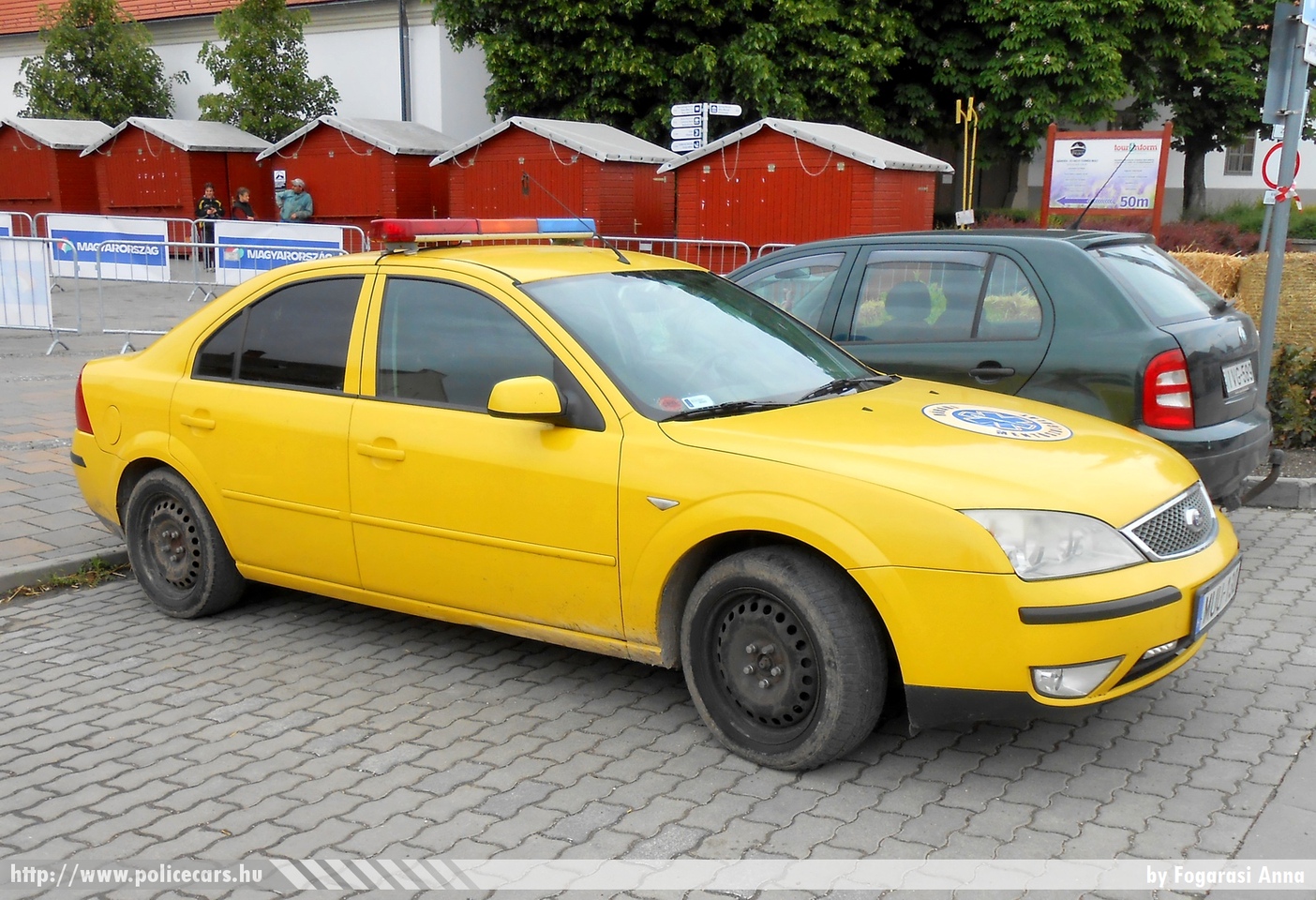 Ford Mondeo, Váradi Mentõszolgálat, fotó: Fogarasi Anna
Keywords: mentő mentőautó magyar Magyarország ambulance hungarian Hungary MUU-132