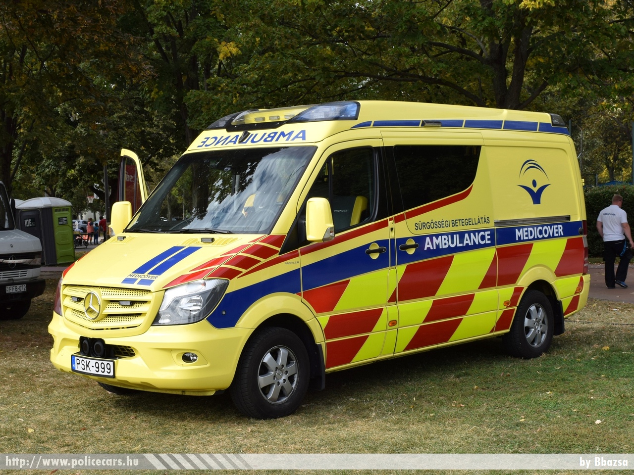 Mercedes Sprinter II facelift, Medicover Zrt., fotó: Bbazsa
Keywords: mentő mentőautó magyar Magyarország hungarian Hungary ambulance PSK-999