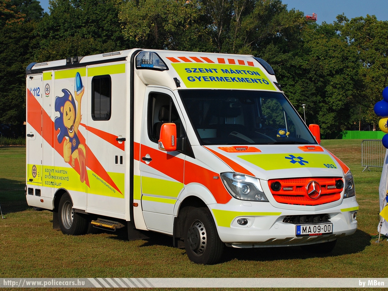 Mercedes Sprinter II facelift, Szent Márton Gyermekmentõszolgálat, fotó: MBen
Keywords: mentő mentőautó magyar Magyarország hungarian Hungary ambulance MA09-00