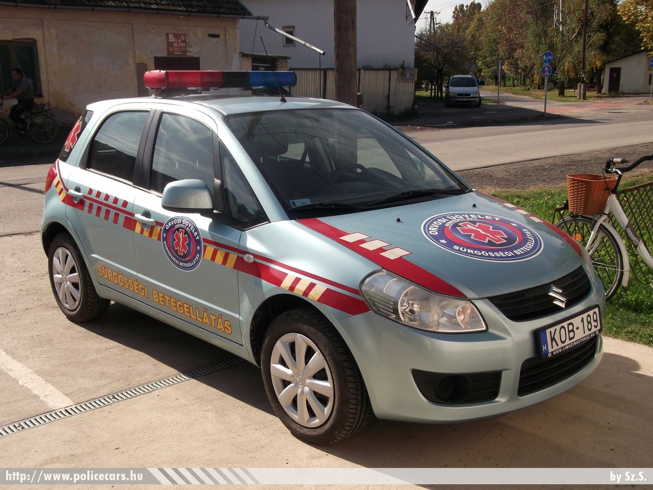 Suzuki SX4, Országos Orvosi Ügyelet Nonprofit Kft., fotó: Sz.S.
Keywords: magyar Magyarország mentő mentőautó Hungary hungarian ambulance KOB-189