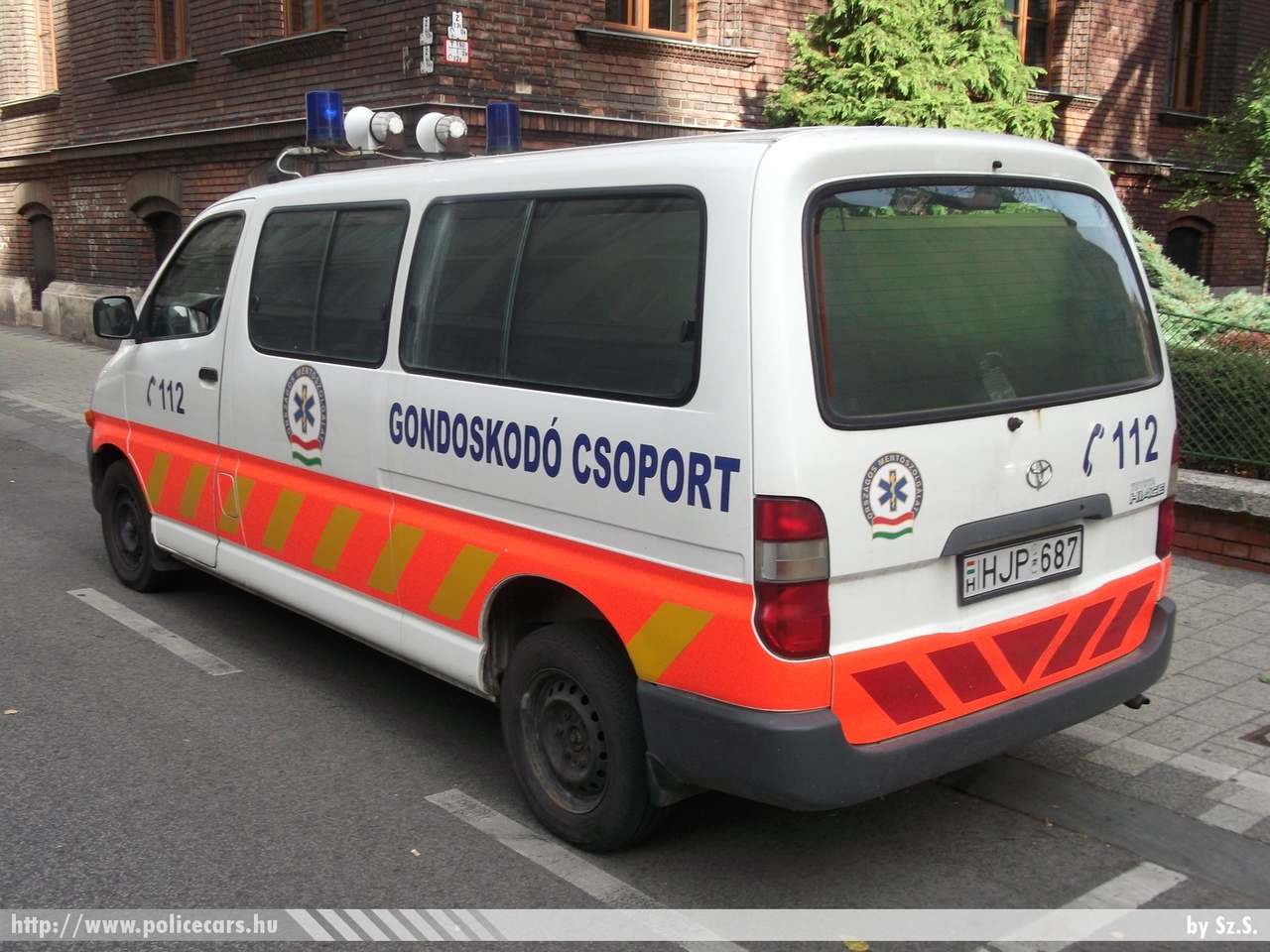 Toyota Hiace, Országos Mentõszolgálat, fotó: Sz.S.
Keywords: magyar Magyarország mentő mentőautó Hungary hungarian ambulance HJP-687 OMSZ